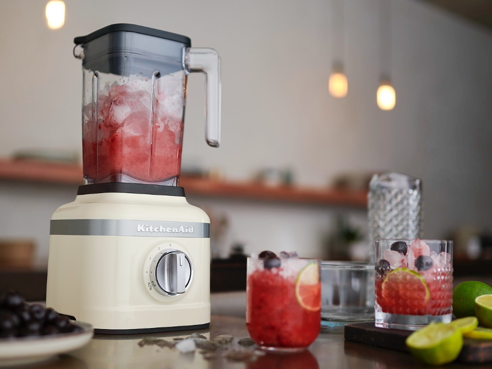 Blender-K150-almond-cream-mixing-ice-berries-juice